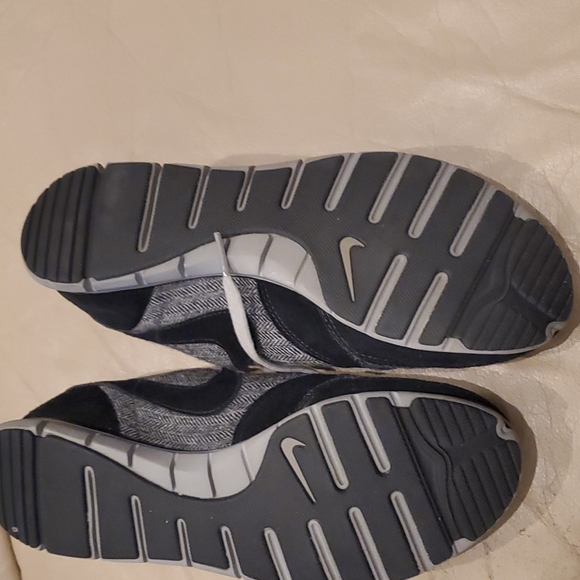 Nike shoes - Picture 5 of 5